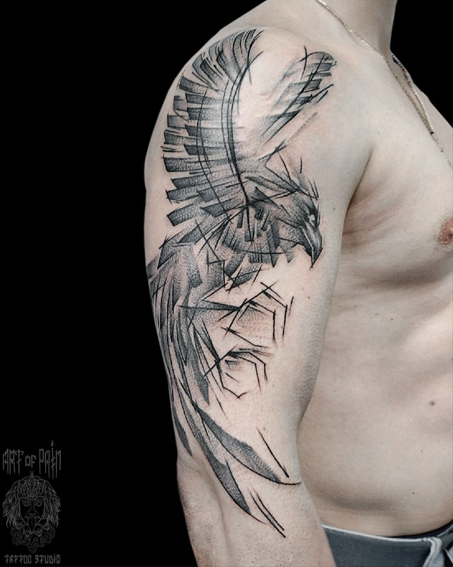 Татуировка мужская графика на плече птицы - мастер Николай Орф | Art of Pain