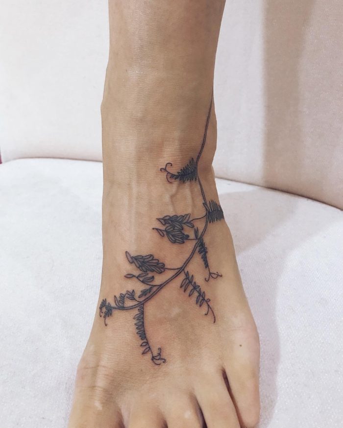 красивы татуировки для девушек на ноге