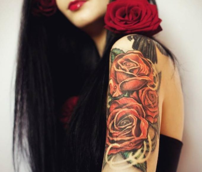 татуировка розы на плече, женские эскизы