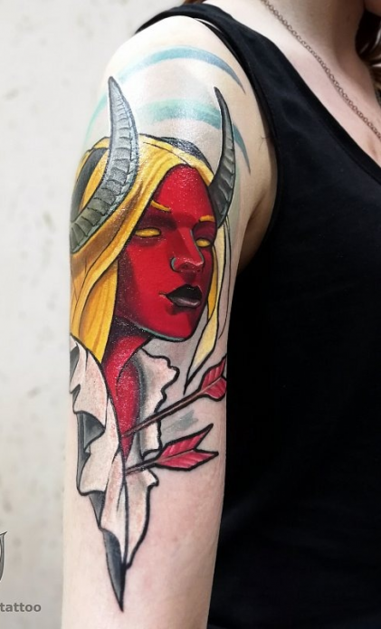 татуировка демон на женском плече