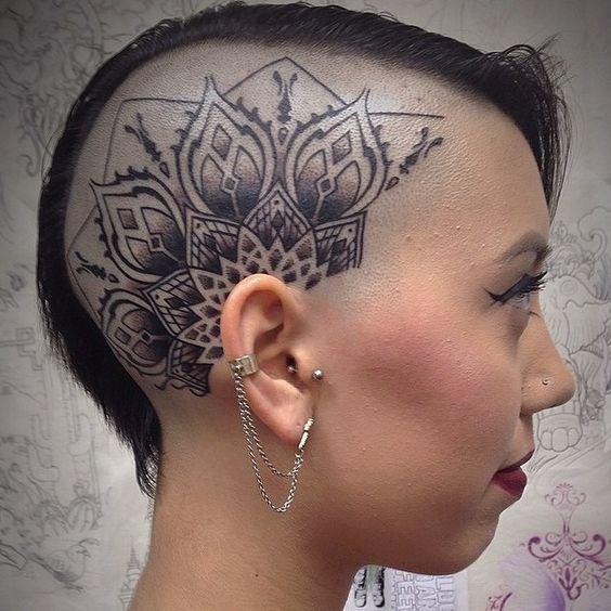 Тату на лице для девушек. Фото и эскизы татуировок на голове у девушки