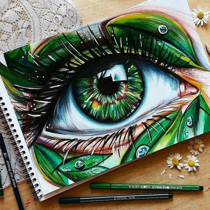 Огромный зеленый глаз